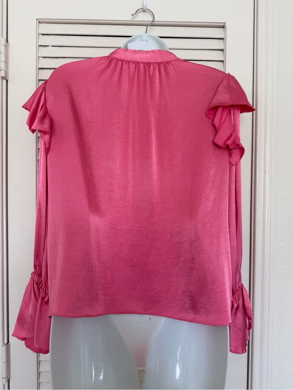 Alice + Olivia Brayden Ruffle Detail Satin Blouse Pink M Ruffle Sleeve Tie Cuff - Picture 9 of 10